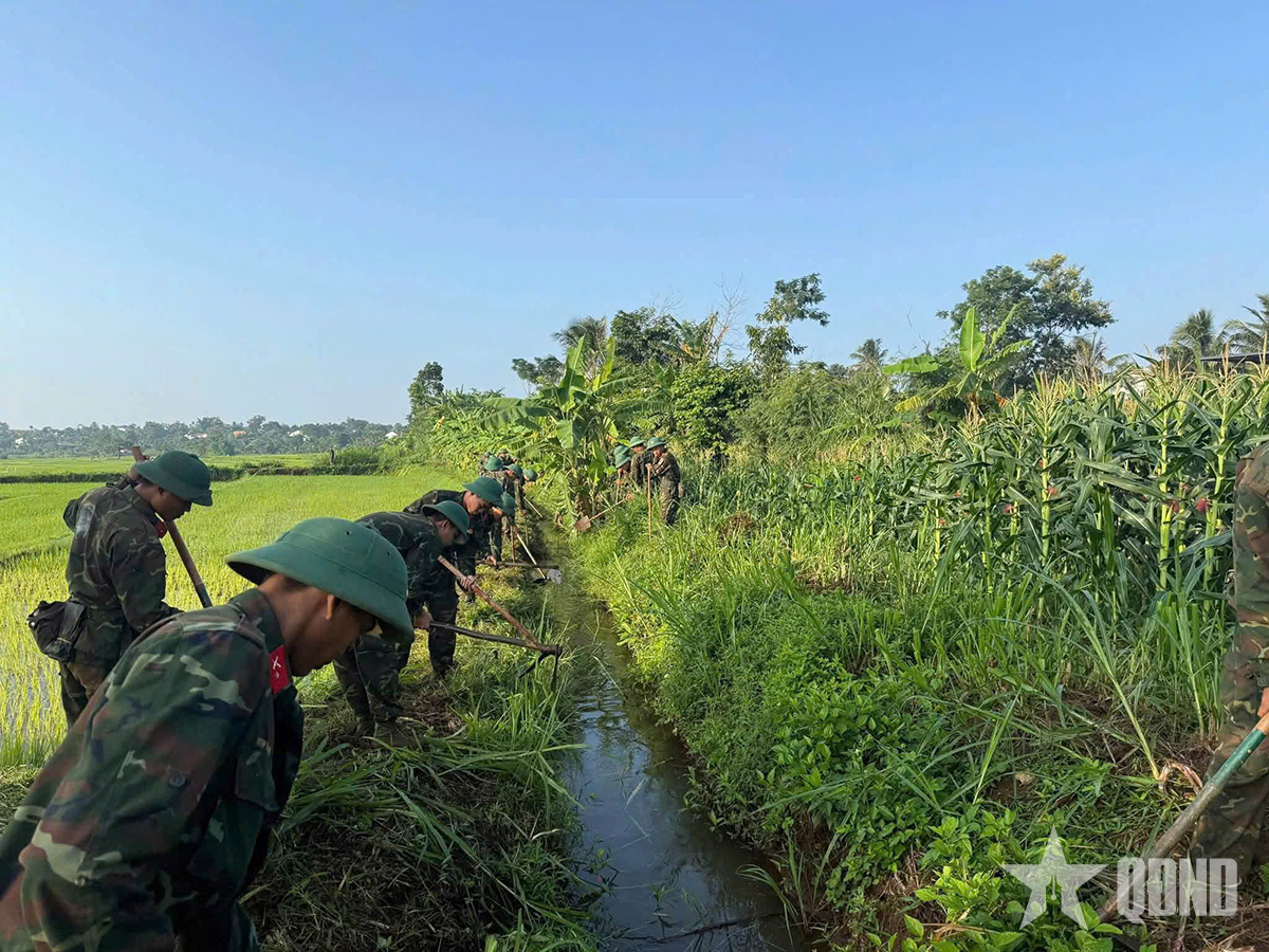Tình quân dân ở Ea Drông